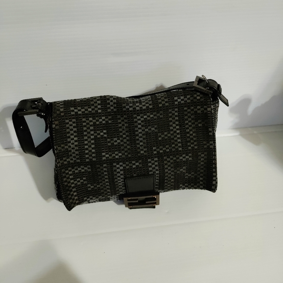 FENDI MONOGRAM WOVEN MAMMA SHOULDER BAGUETTE IN GREY - Picture 2 of 16